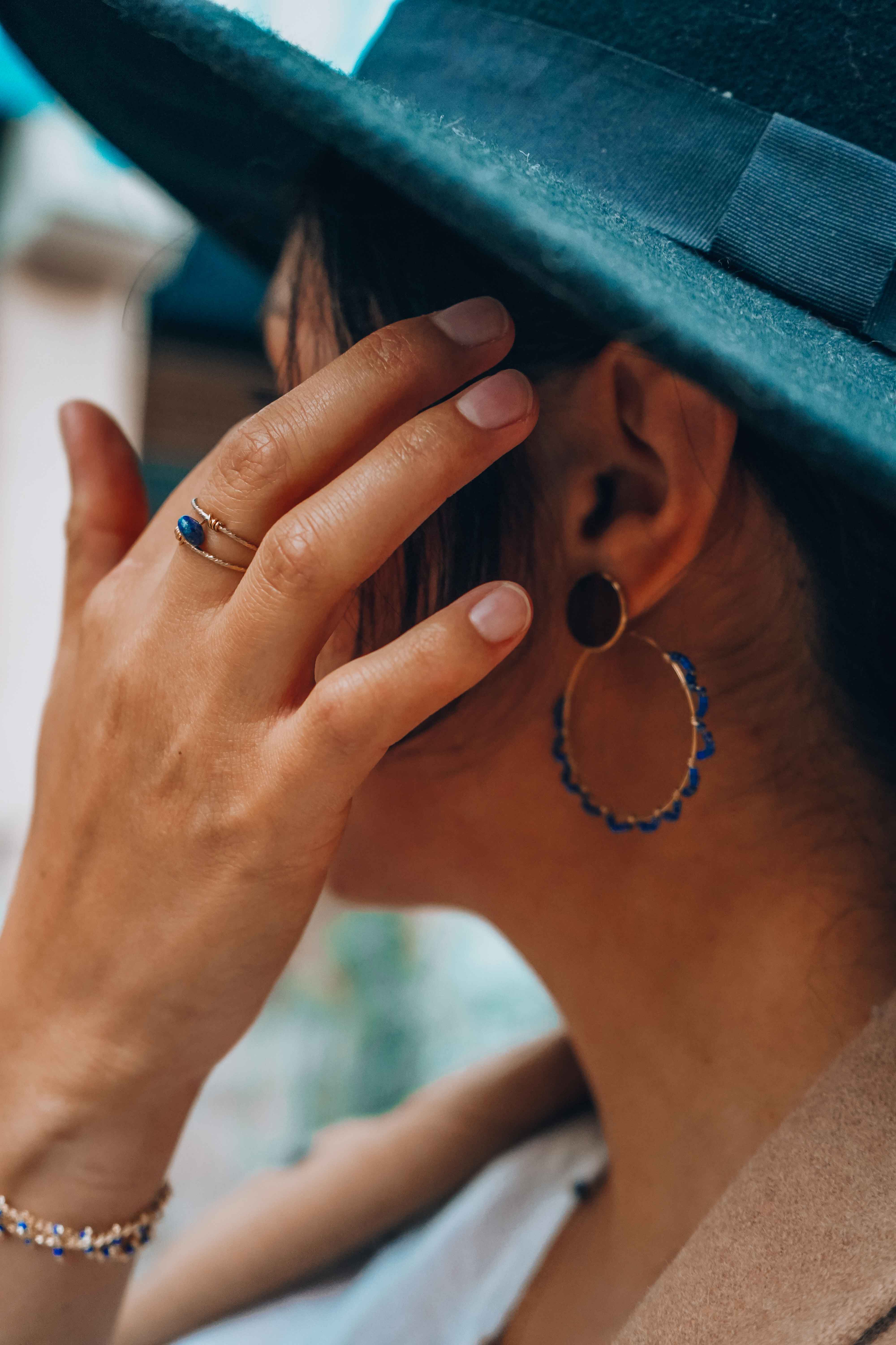 photo boucles d’oreilles Emmy lapis lazuli