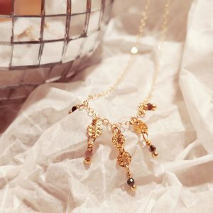 Collier doré et pierres colorées Josie
